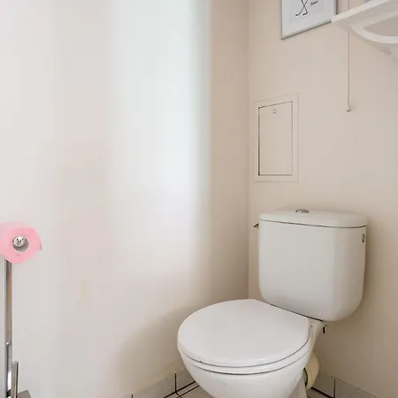 2 Bedrooms With Garden, 3 Mins Walk From Subway