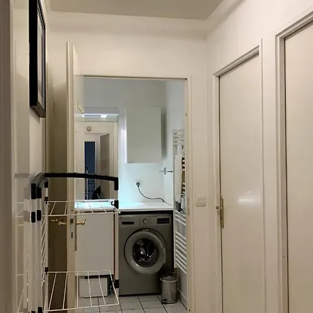 2 Bedrooms With Garden, 3 Mins Walk From Subway *