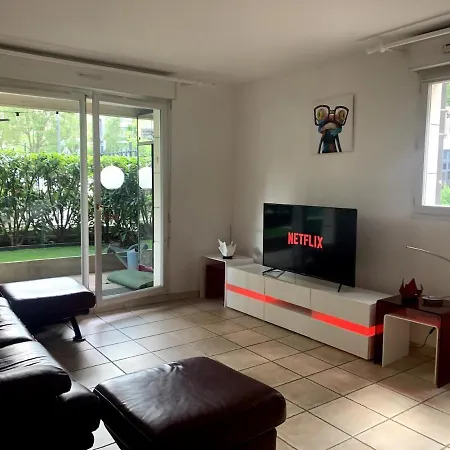 Appartamento 2 Bedrooms With Garden, 3 Mins Walk From Subway