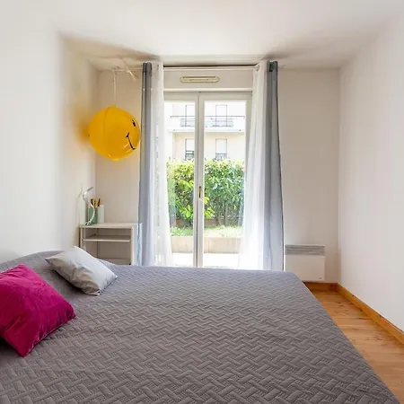 Apartamento 2 Bedrooms With Garden, 3 Mins Walk From Subway