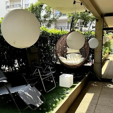 2 Bedrooms With Garden, 3 Mins Walk From Subway