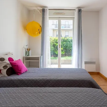2 Bedrooms With Garden, 3 Mins Walk From Subway Apartamento Châtillon