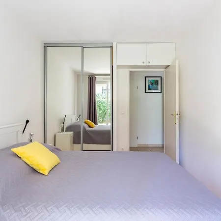Apartamento 2 Bedrooms With Garden, 3 Mins Walk From Subway