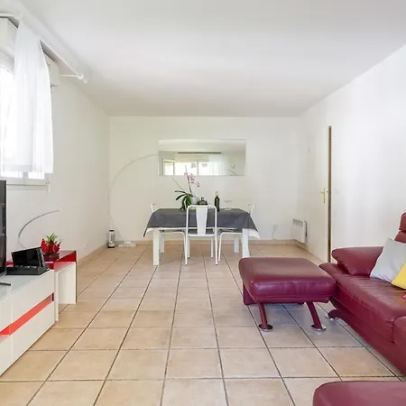 2 Bedrooms With Garden, 3 Mins Walk From Subway * Châtillon