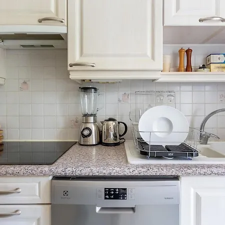 2 Bedrooms With Garden, 3 Mins Walk From Subway Appartamento *