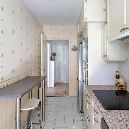 2 Bedrooms With Garden, 3 Mins Walk From Subway Apartamento Châtillon
