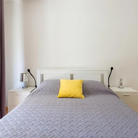 2 Bedrooms With Garden, 3 Mins Walk From Subway Appartamento